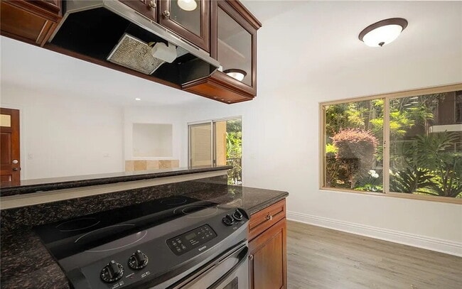 Building Photo - Sophisticated Space Designed for Comfort