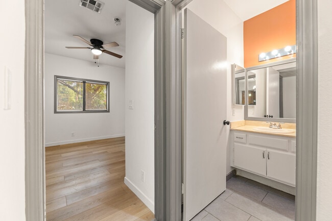 Photo - 10943 Laurel Canyon Blvd Unit A5