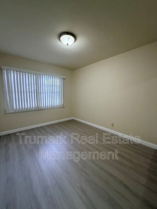 Photo - 2511.5 Montrose Ave