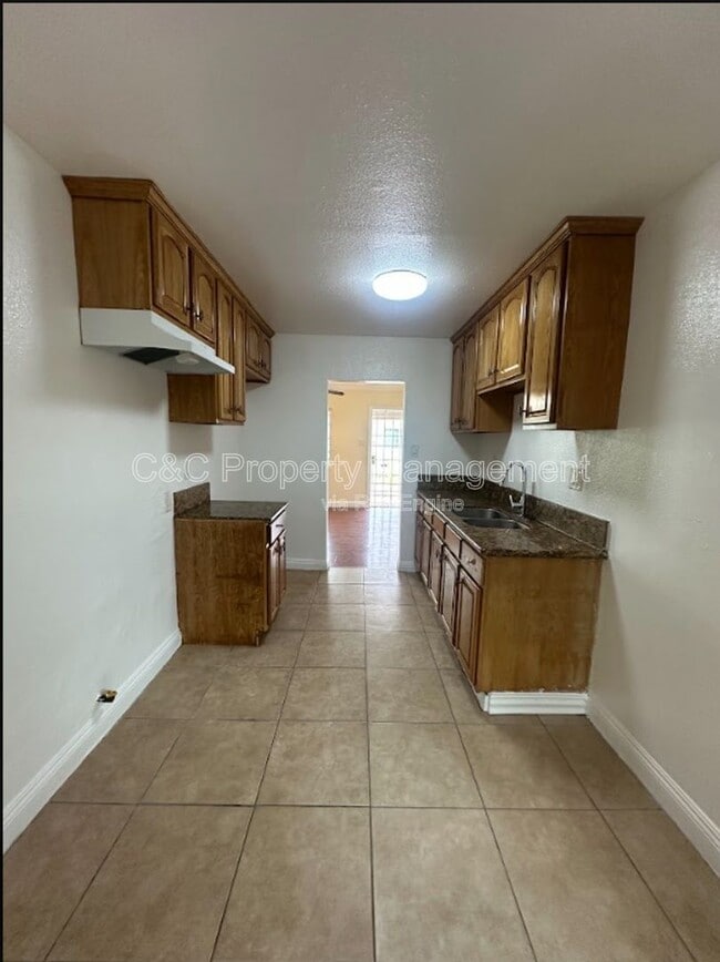 Photo - 1143 W 91st St
