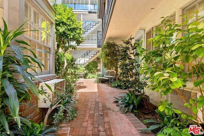 Building Photo - 1324 Westwood Blvd