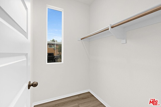 Photo - 220 Lockhart Wy
