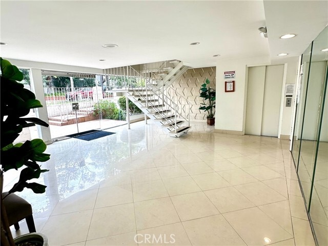 Photo - 423 Rexford Dr Unit 303