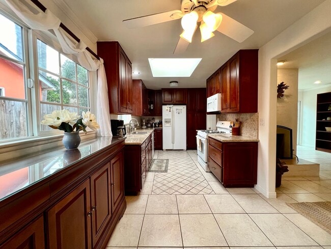 Photo - Beautifully Furnishee 2 bedroom, 2 bathroom Home