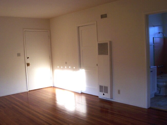 Living room view2 - 144 N Sierra Bonita Ave Unit 5
