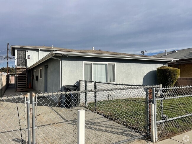Building Photo - 386 Unit C Rental