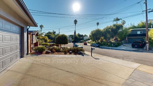 Photo - 2544 Cornwall St
