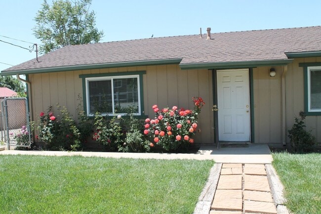 Building Photo - 3 bed/2 bath Country living Yucaipa! Rental
