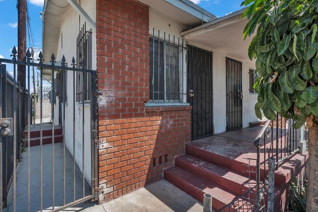 Photo - 445 E 101st St Townhome