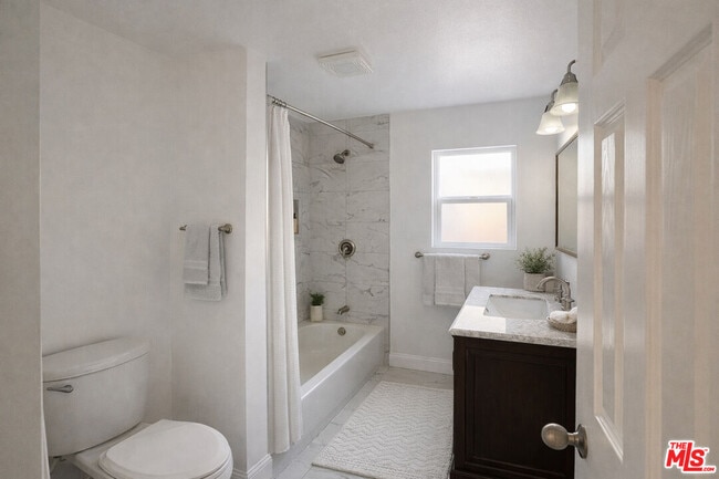 Photo - 15605 Berendo Ave