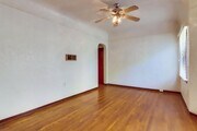Photo - Charming Top Floor 1-Bedroom Apartment in ... Unit 229