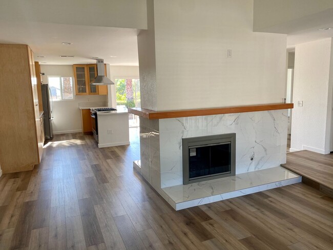 Photo - Carr Dr Unit House