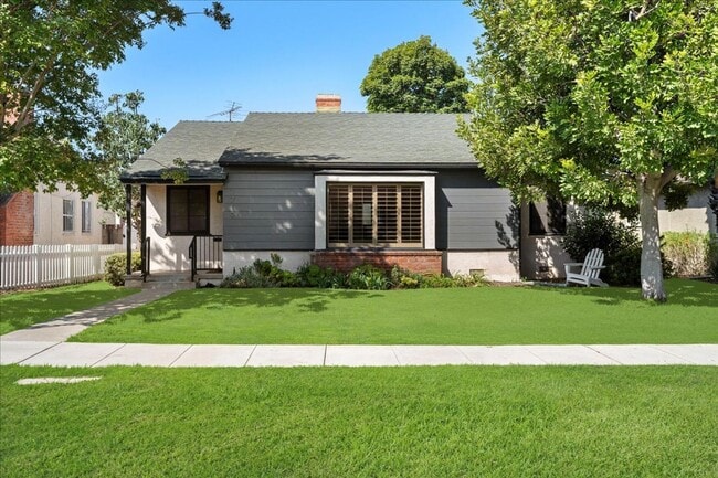 Building Photo - Charming Westchester House with Private Yard