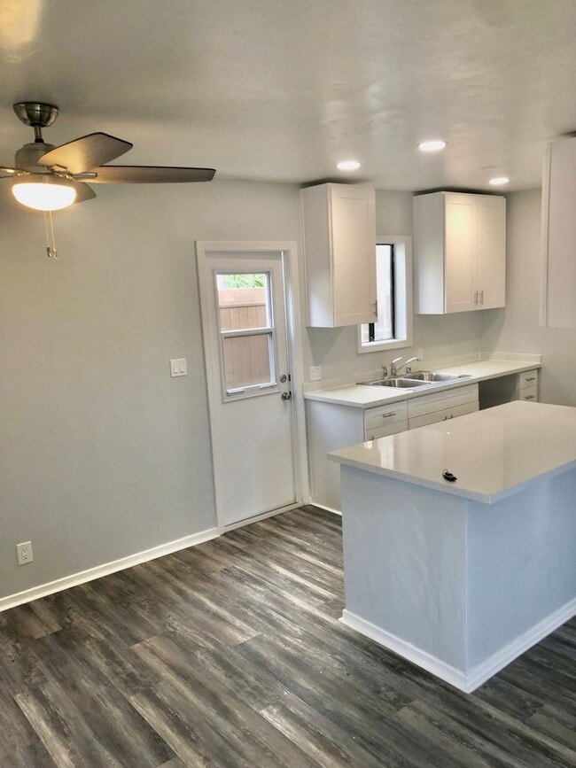 Photo - Emerald (3 unit detached) Unit EM869