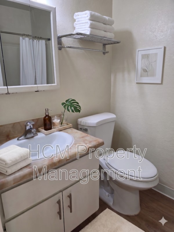 Photo - 9216 Van Nuys Blvd