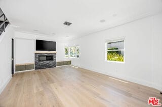 Photo - 107 Flores St