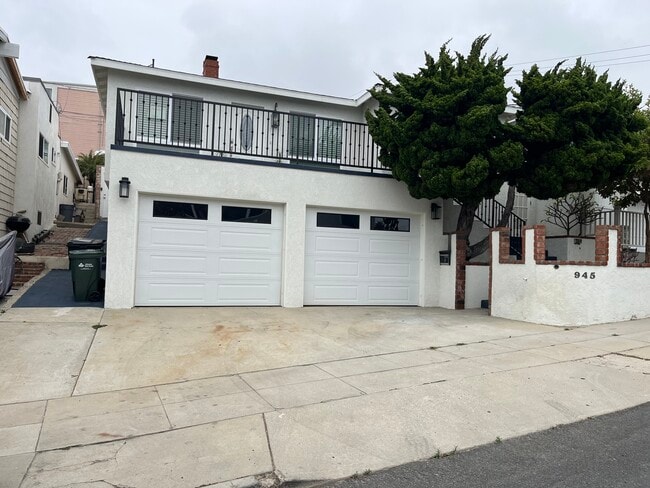 Photo - 945 Montgomery Dr House