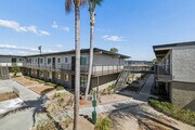 1BR, 1BA - 548SF - Breezeway - Marine Bay Apartments