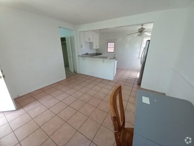 Building Photo - 12516 Short Ave Rental