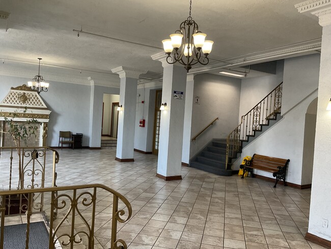 Photo - 3906 Beverly Blvd Unit Bachelor