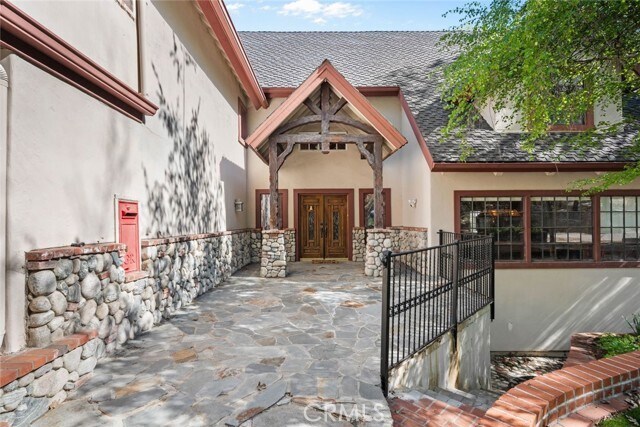 Photo - 887 Talisman Ln