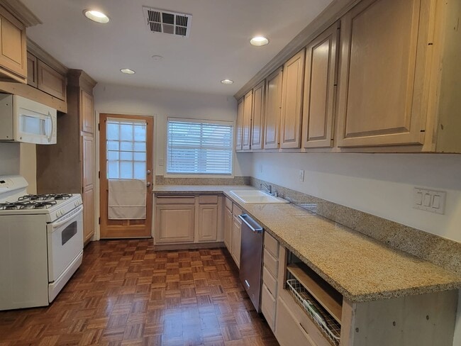 Building Photo - 17565 Bullock St