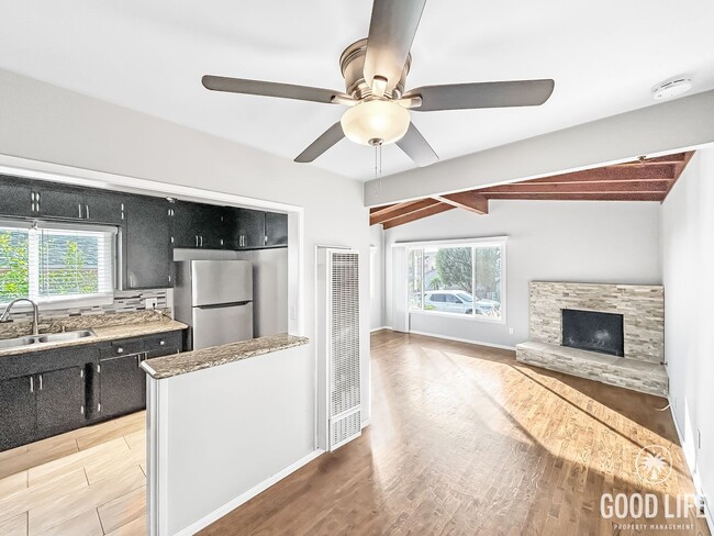 Building Photo - Beautiful 2BD/1BA W/ Large Backyard and Re...