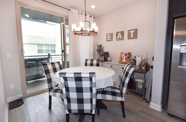 Photo - 1812 Mint Ter