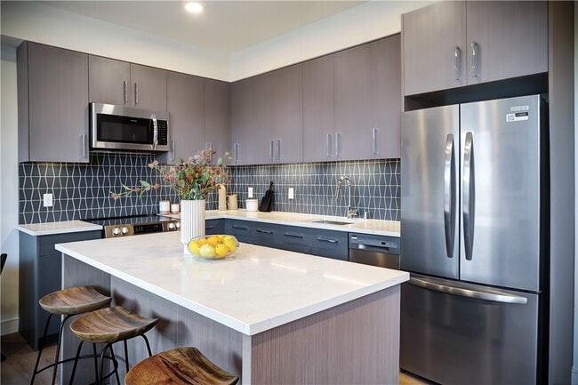 Building Photo - 5771 Carlton Way Unit 606