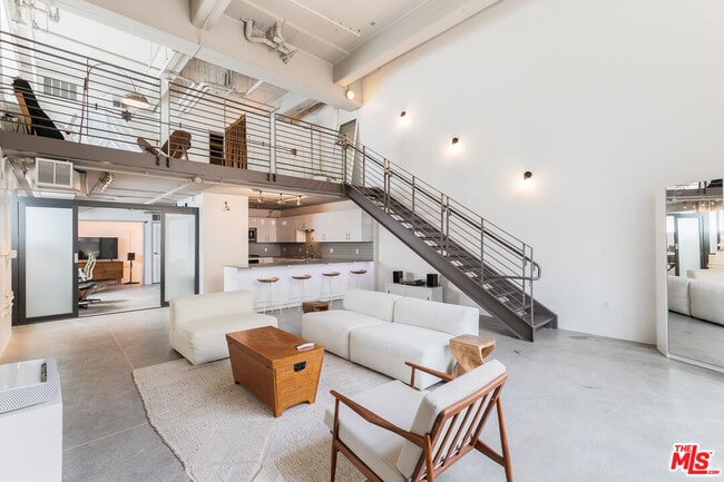 Building Photo - 1130 Flower St Unit 103