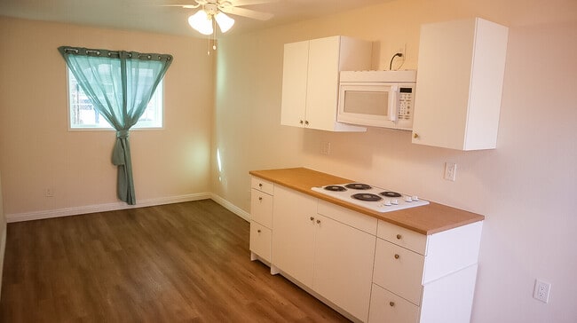 Photo - 1347 Genevieve St Unit B