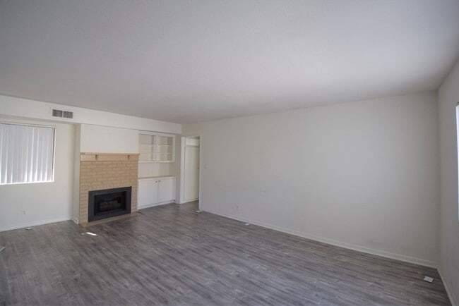 Photo - 5617 Woodman Ave Unit 205