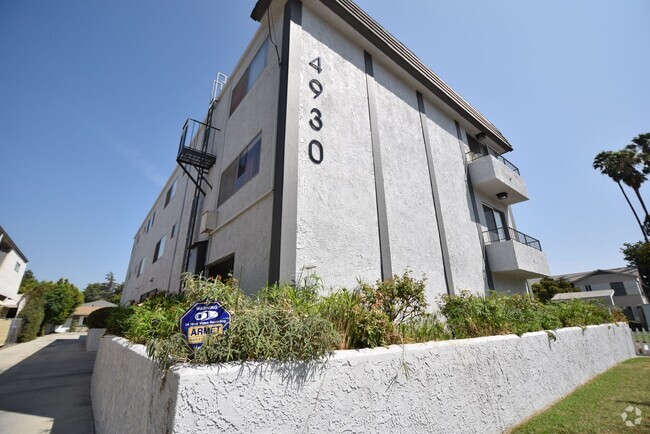 Building Photo - 4930 Whitsett Ave Rental