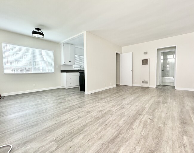 Building Photo - 1010 N Orange Grove Ave Unit 1 Rental
