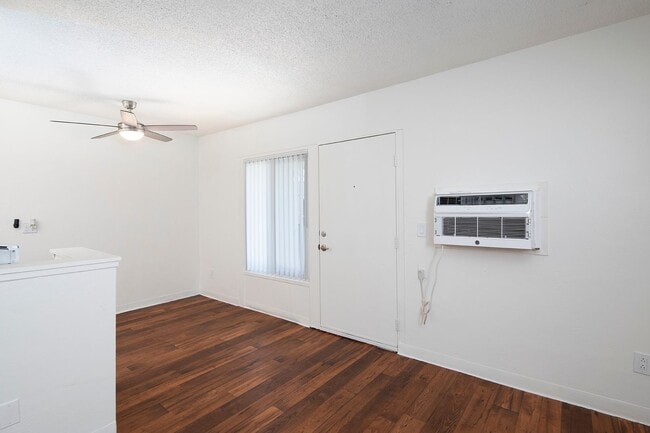 Photo - Aztec Pacific Apartments