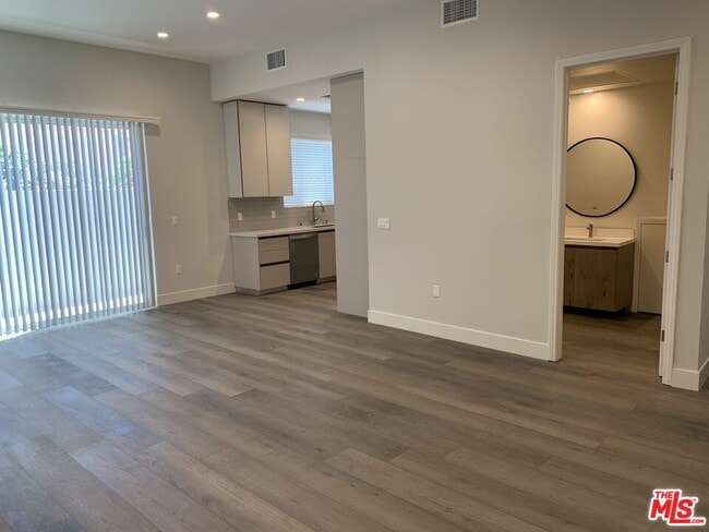 Photo - 1721 Granville Ave