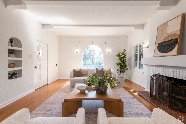 Building Photo - 1125-1127 S Oakhurst Dr Rental