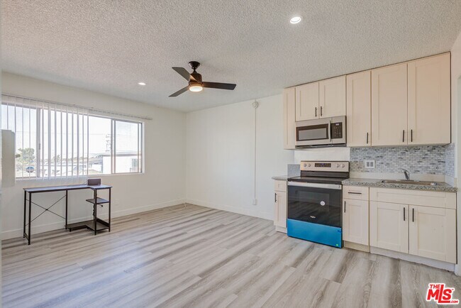 Photo - 305 E Plymouth St Unit B