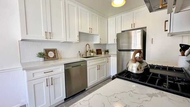 Photo - Spacious 1 & 2 Bedroom Apartments