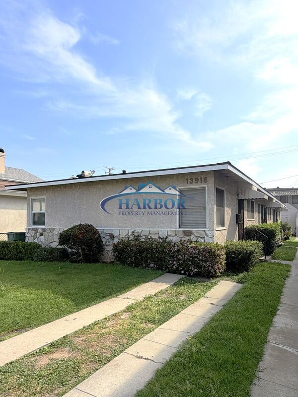 Building Photo - 13916 Hawthorne Way