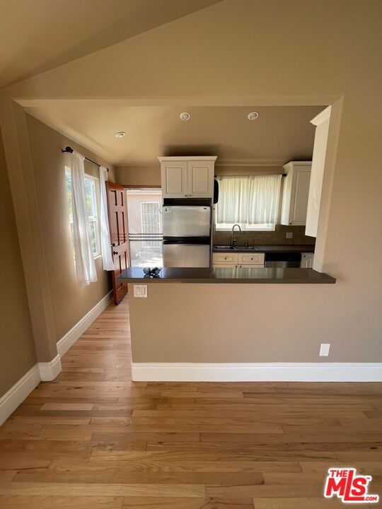 Photo - 8503 Lilienthal Ave