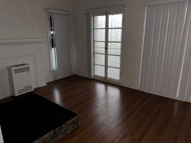 Building Photo - 1906 W 23rd St Unit 1906 w 23rd st Los Angele