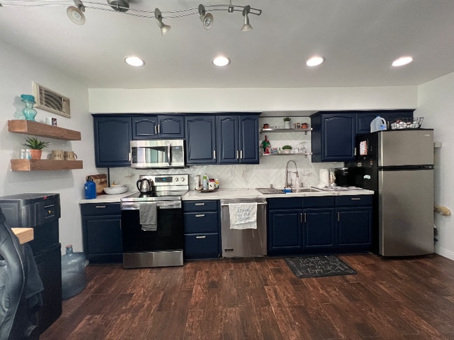 Building Photo - 5760 Riley St