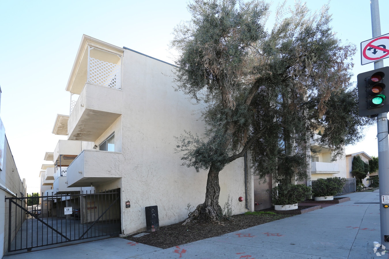 Photo - 10006 Palms Blvd