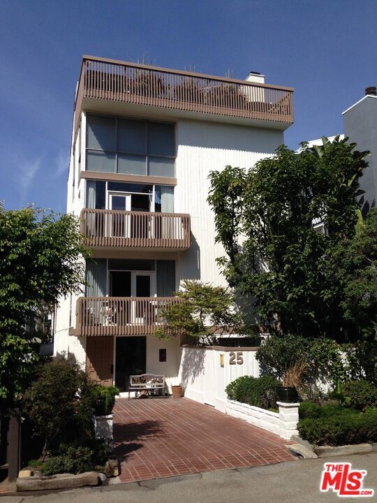 Building Photo - 25 Privateer St Rental