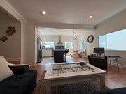 Photo - 833 Bard St