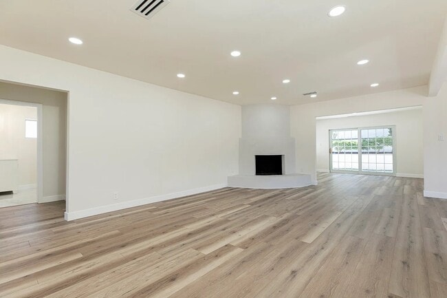 Photo - 11110 Odell Ave