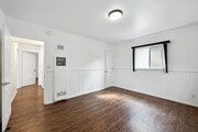 2BR, 1 BA -1100SF - 633 N Hayworth Ave