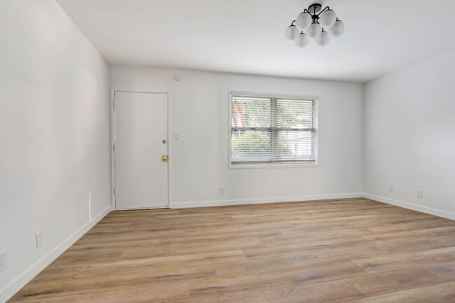 Photo - 300 California Ave Unit 9