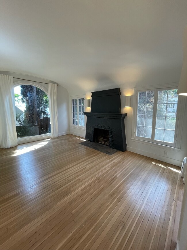 Building Photo - 2076 Paramount Dr Unit 2076